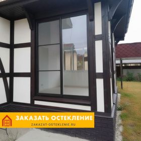 Входная группа частного дома с французскими окнами черного цвета