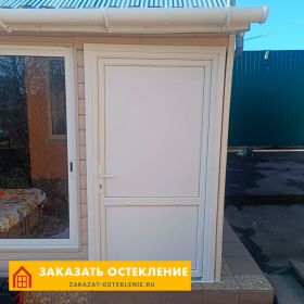 Глухая дверь из пластикового профиля