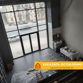 Фасад кафе с панорамным остеклением для максимального естественного освещения