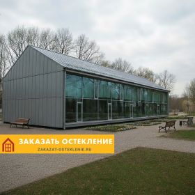 Торговый центр с современным панорамным остеклением в пол