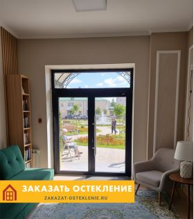 Входная группа для небольшого магазина в жилом доме