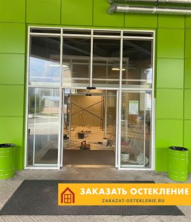 Раздвижная система для панорамного остекления магазина