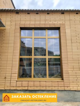 Глухое французское окно в частном доме с ламинацией под золото