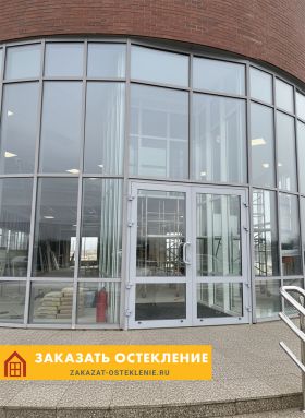 Торговый центр с фасадным панорамным остеклением алюминиевыми системами