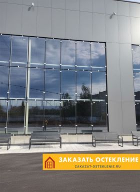 Бизнес-центр с панорамным остеклением алюминием и тонированным стеклом