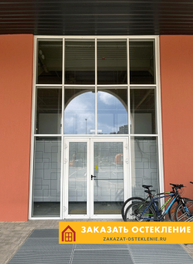 Входная группа из алюминиевого профиля со стеклом