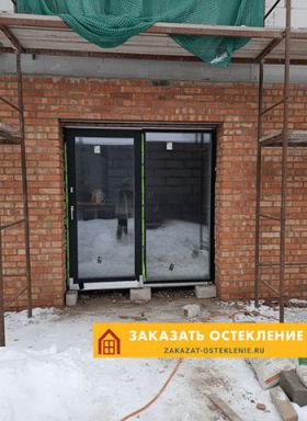 Раздвижная двустворчатая алюминиевая дверь с остеклением