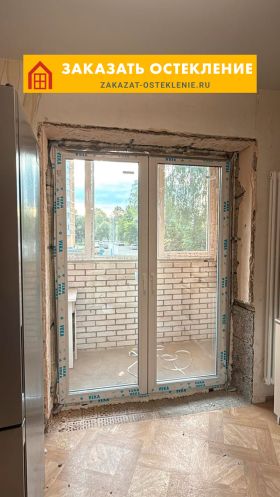 Дверь балконная из пластикового профиля с раздвижным механизмом