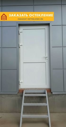 Утепленная глухая дверь из алюминиевого профиля для улицы